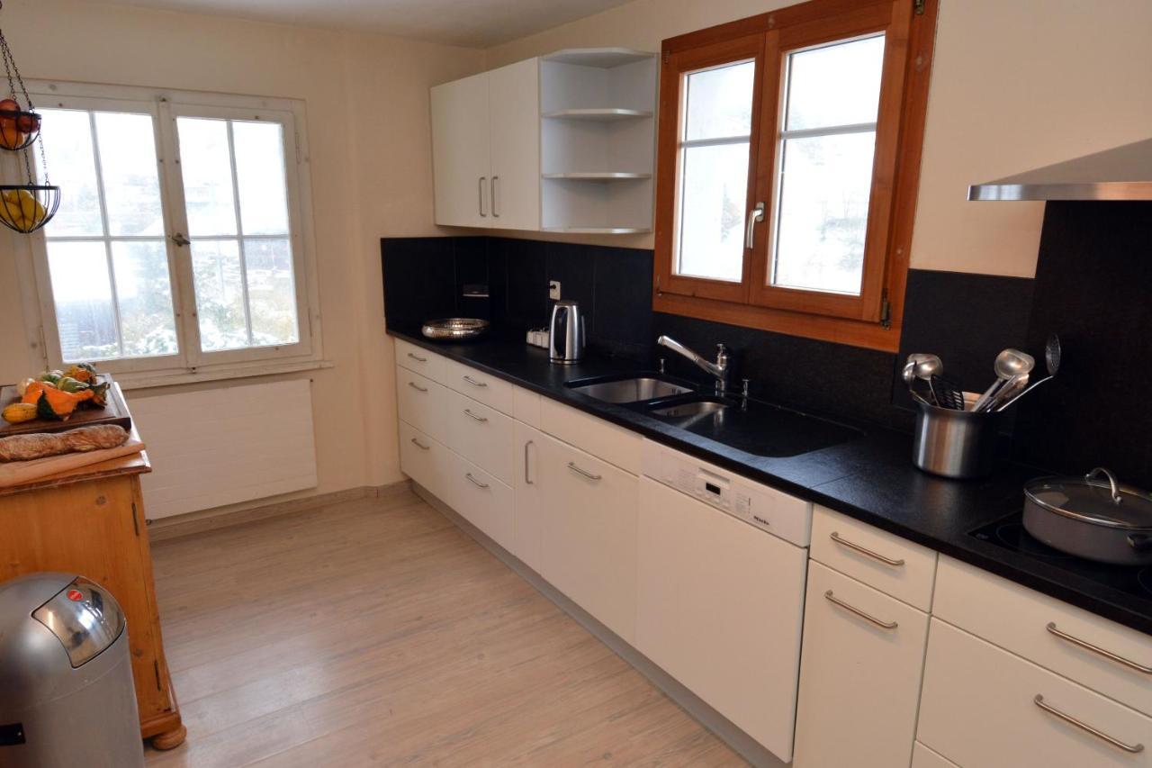Alte Post Mit Geschichte Und Restaurant Apartment Tavanasa Bagian luar foto