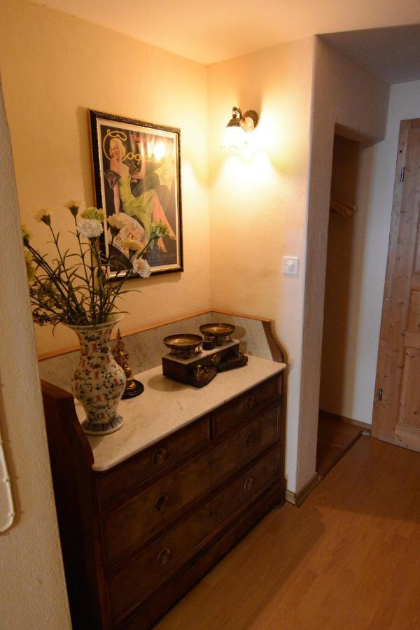 Alte Post Mit Geschichte Und Restaurant Apartment Tavanasa Bagian luar foto