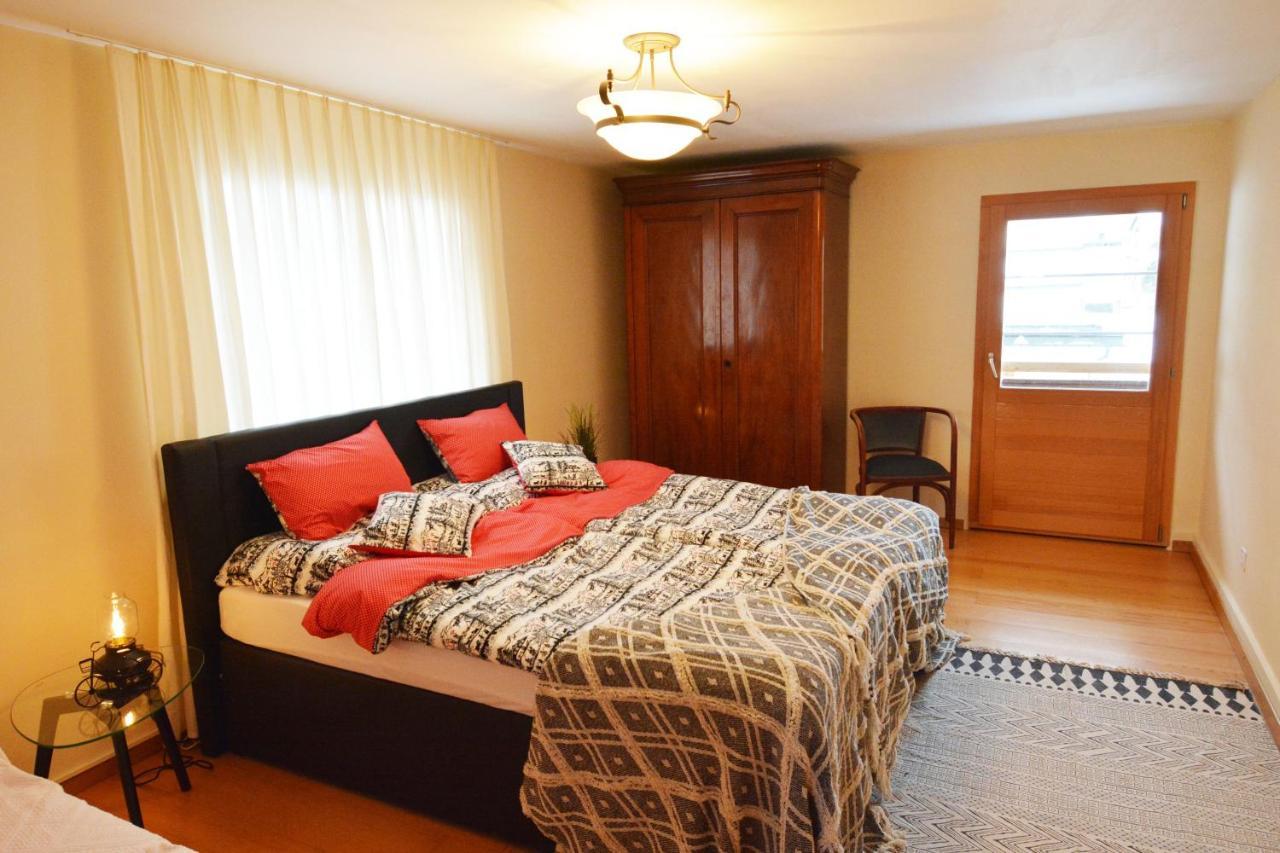 Alte Post Mit Geschichte Und Restaurant Apartment Tavanasa Bagian luar foto