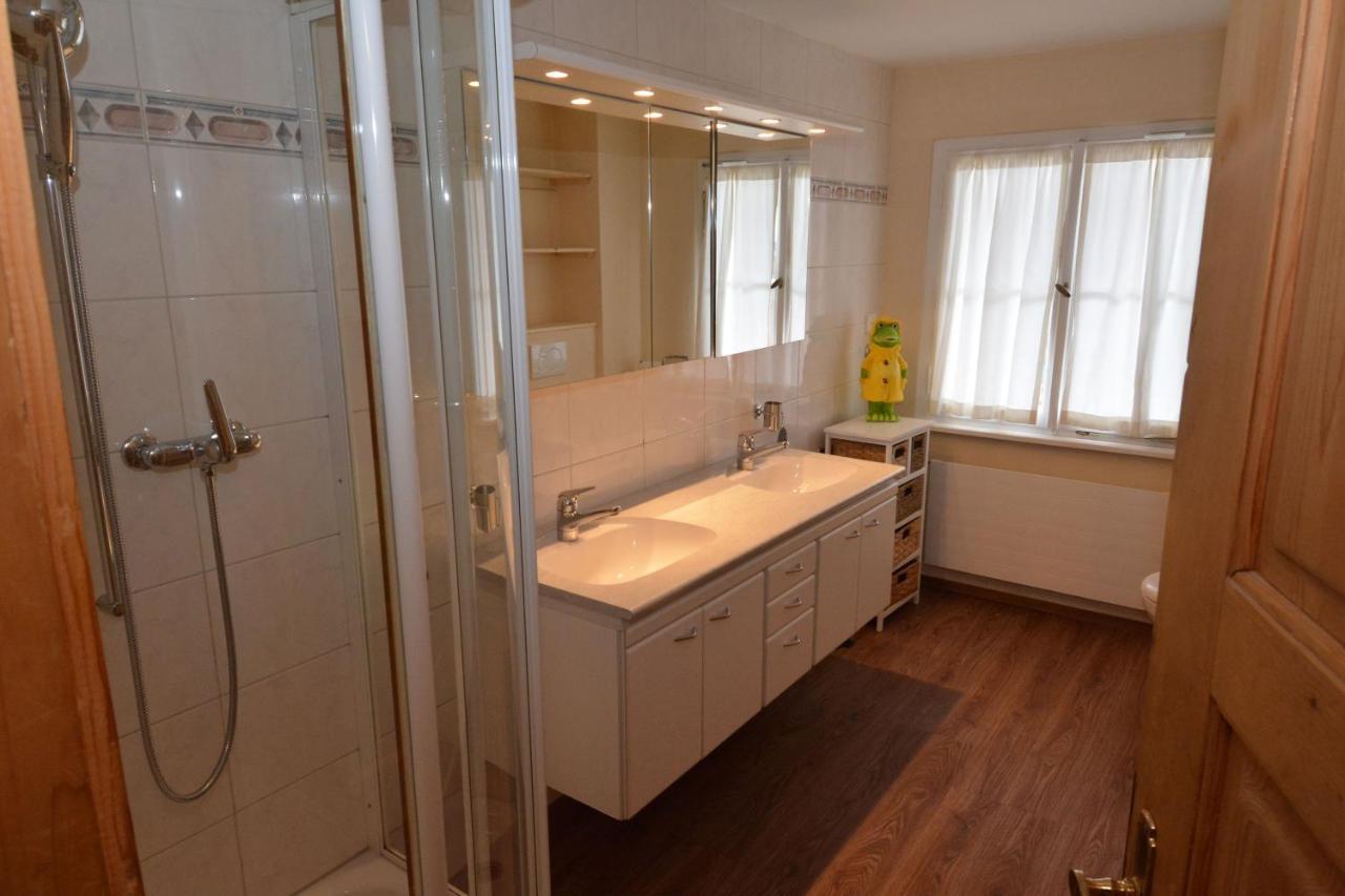 Alte Post Mit Geschichte Und Restaurant Apartment Tavanasa Bagian luar foto