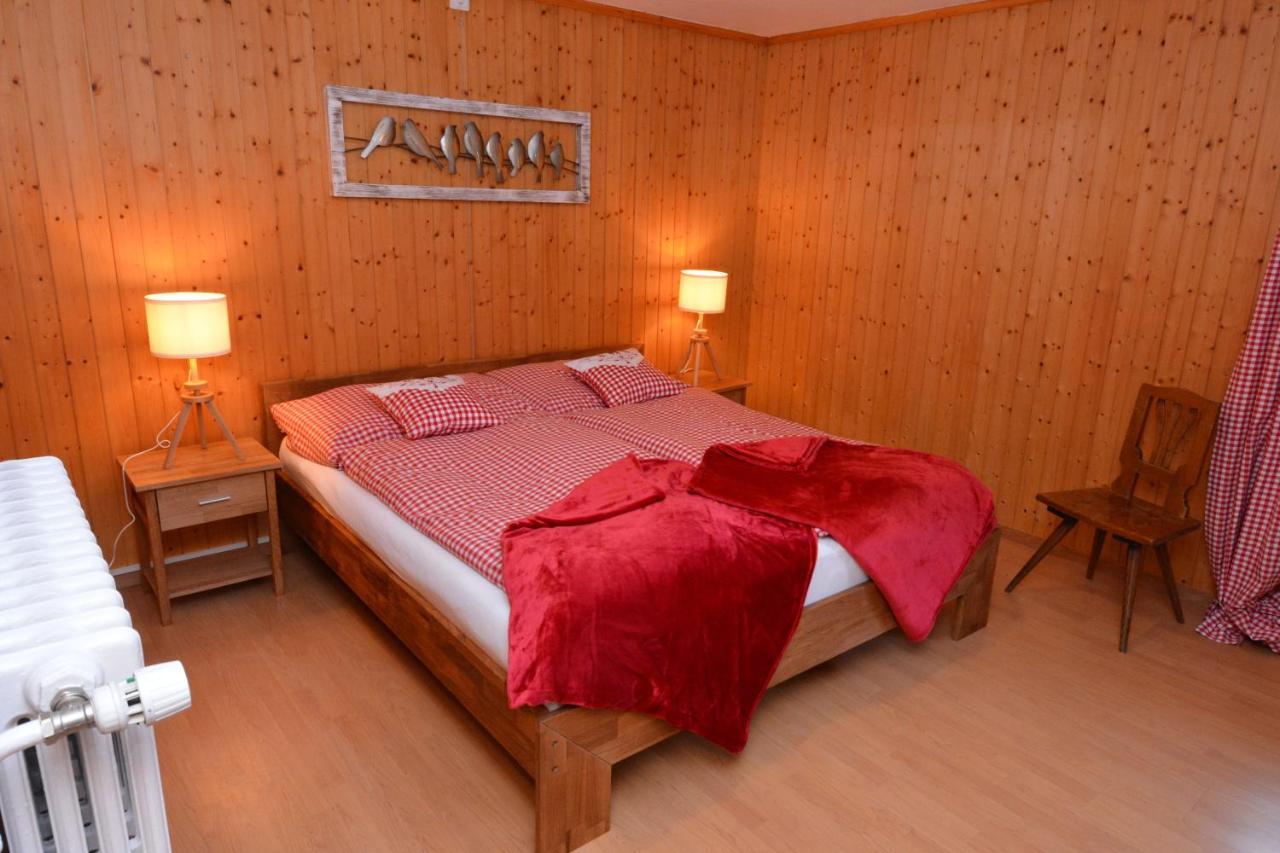 Alte Post Mit Geschichte Und Restaurant Apartment Tavanasa Bagian luar foto