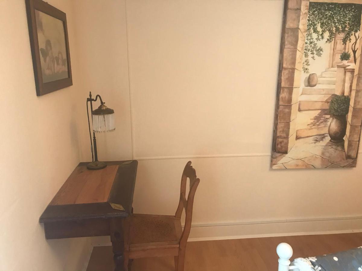 Alte Post Mit Geschichte Und Restaurant Apartment Tavanasa Bagian luar foto