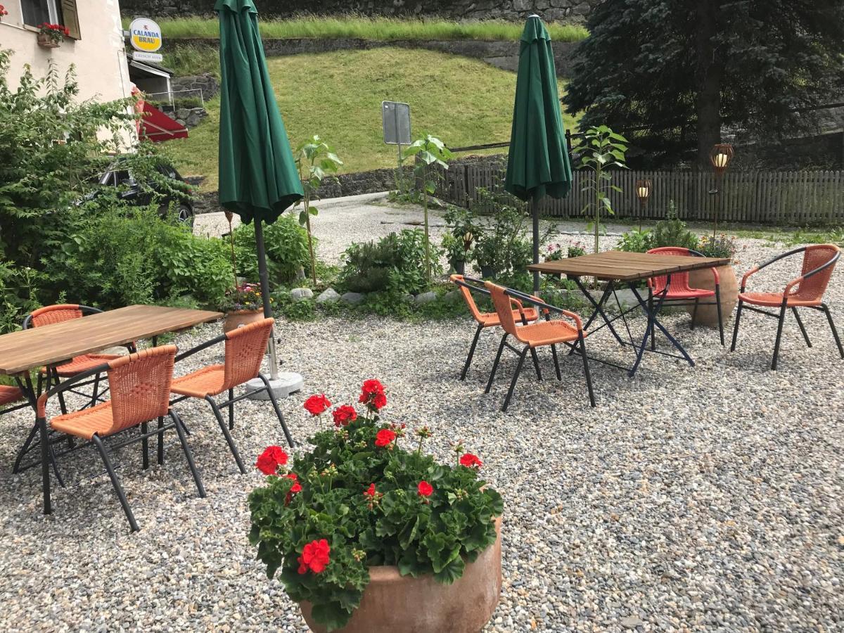 Alte Post Mit Geschichte Und Restaurant Apartment Tavanasa Bagian luar foto