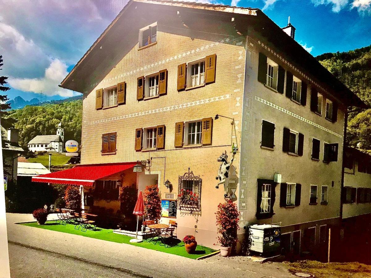 Alte Post Mit Geschichte Und Restaurant Apartment Tavanasa Bagian luar foto