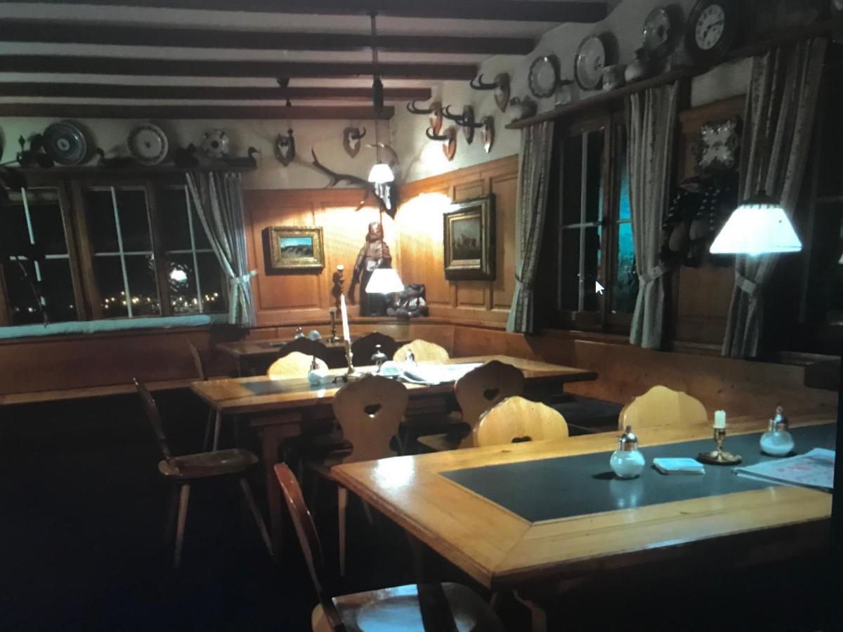 Alte Post Mit Geschichte Und Restaurant Apartment Tavanasa Bagian luar foto
