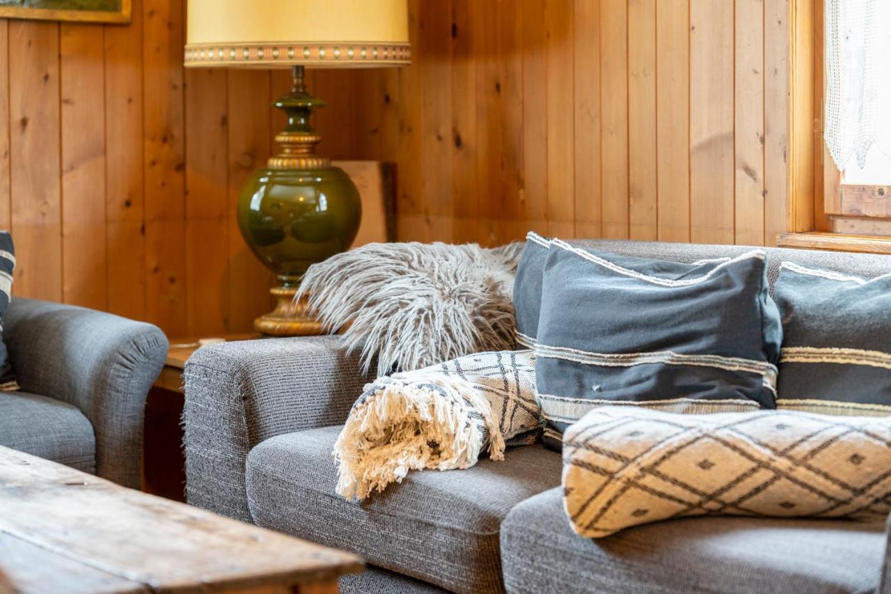 Alte Post Mit Geschichte Und Restaurant Apartment Tavanasa Bagian luar foto